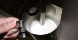 Взбивание молока в кофемашине