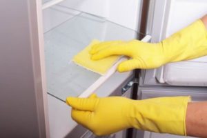 Как почистить холодильник внутри от желтизны