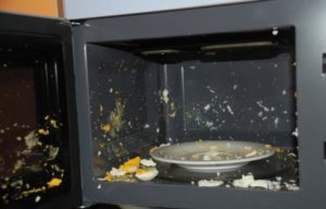 Последствия готовки сырых яиц в микроволновой печи