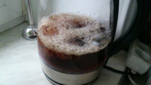 Рекомендации по очистке чайника кока-колой
