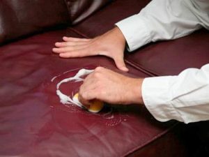 Как отмыть кровь с дивана