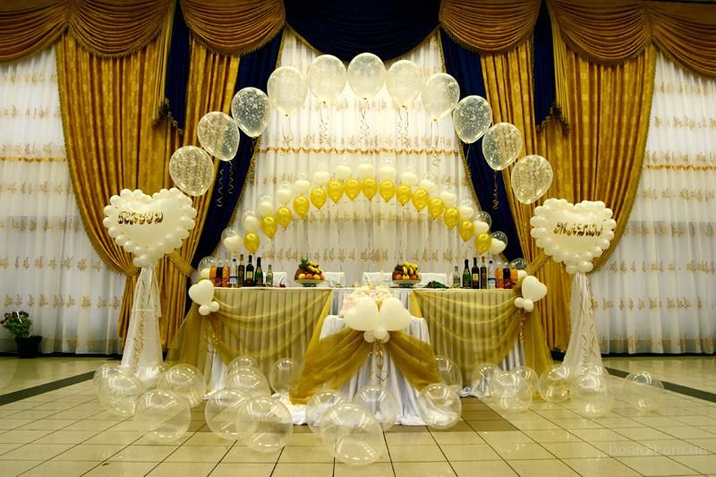 Оформление свадебного стола воздушными шарами.