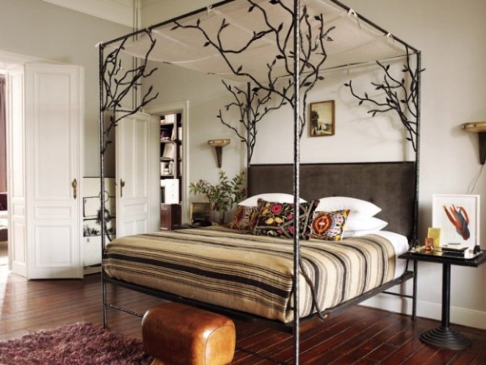 Дизайн спальни с кованной кроватью