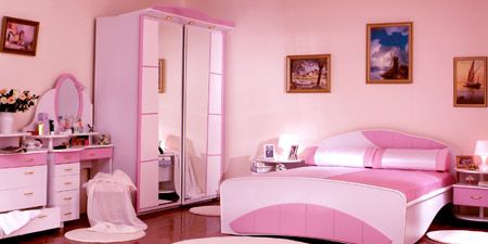 Мебель в розовой спальне.