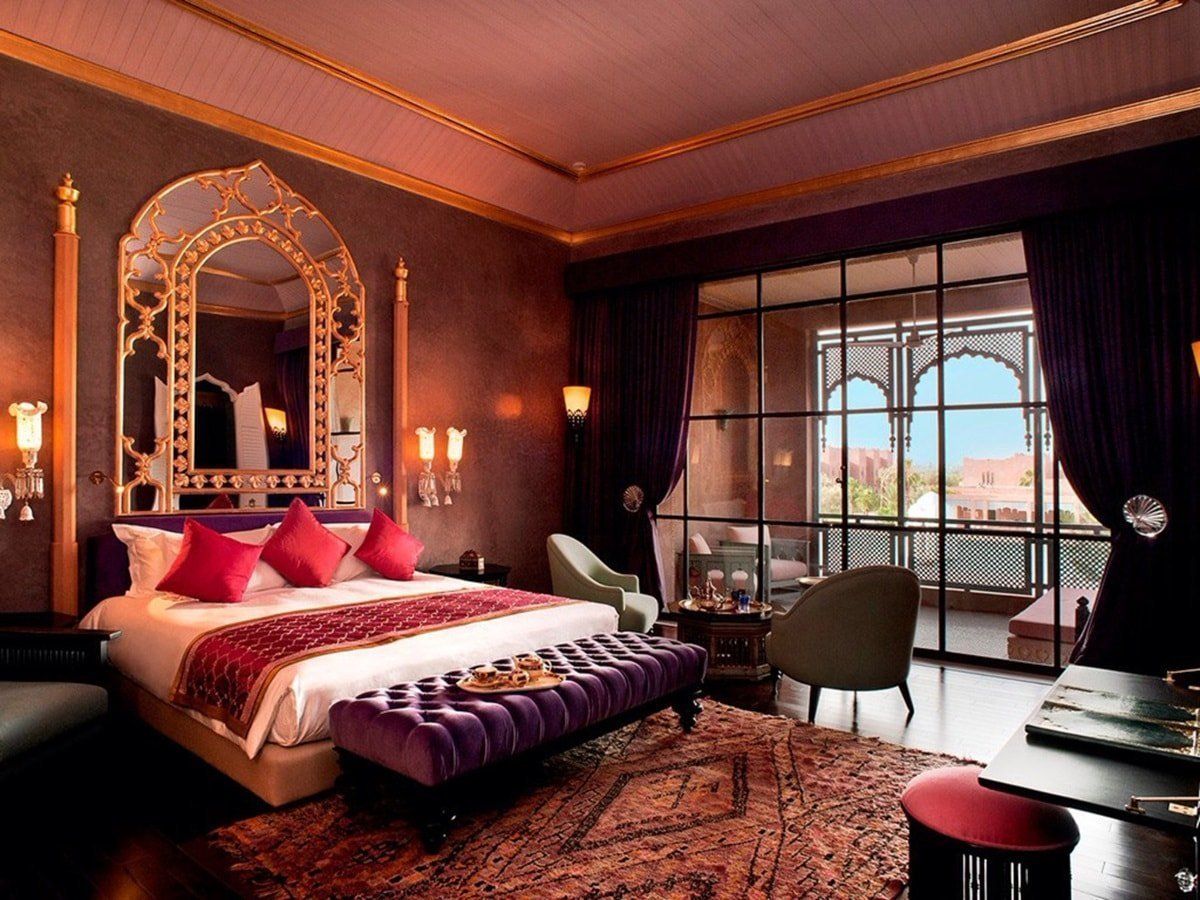 Тёмные цвета в отделке марокканской спальни.
