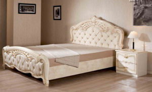 классическая кровать