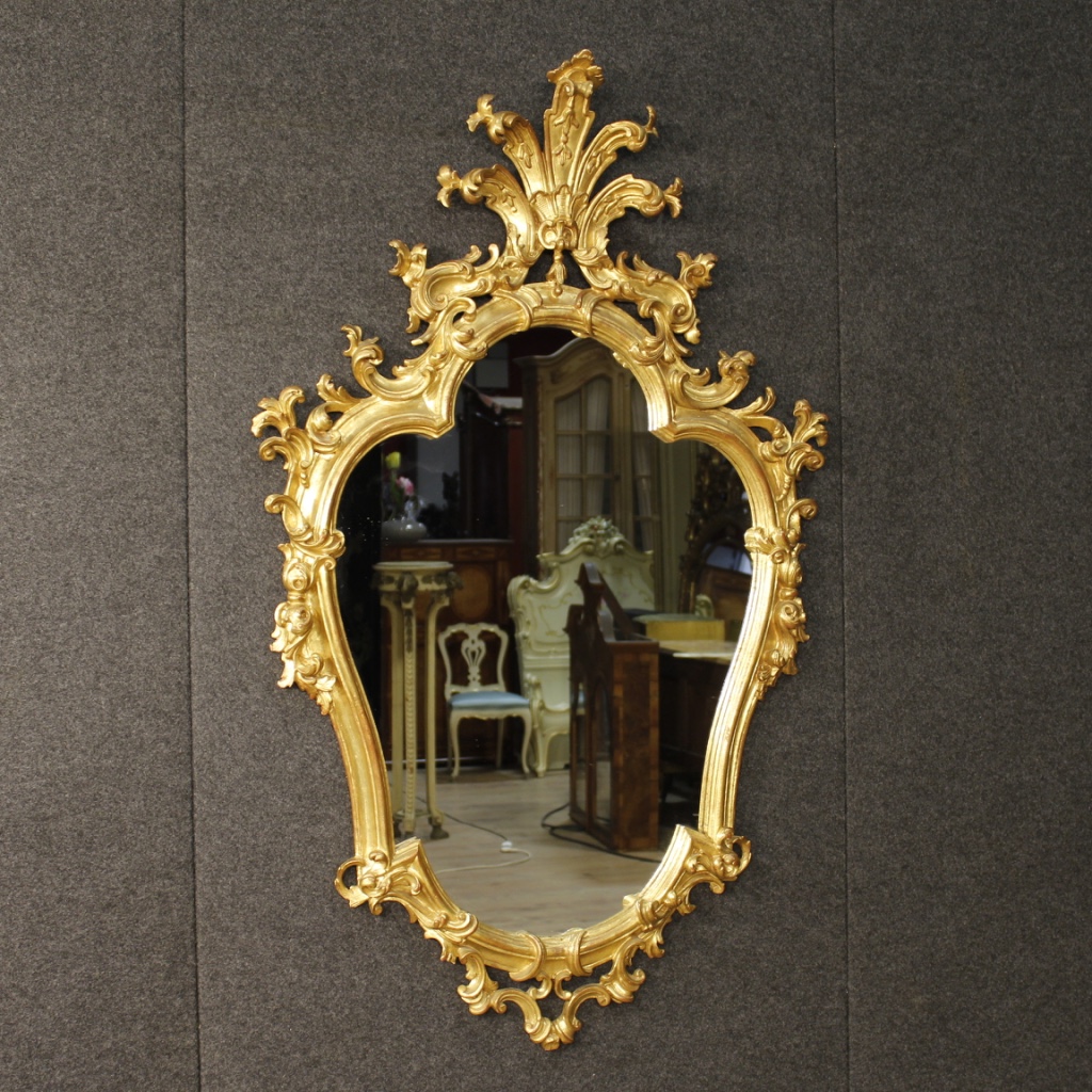Антикварное венецианское зеркало.