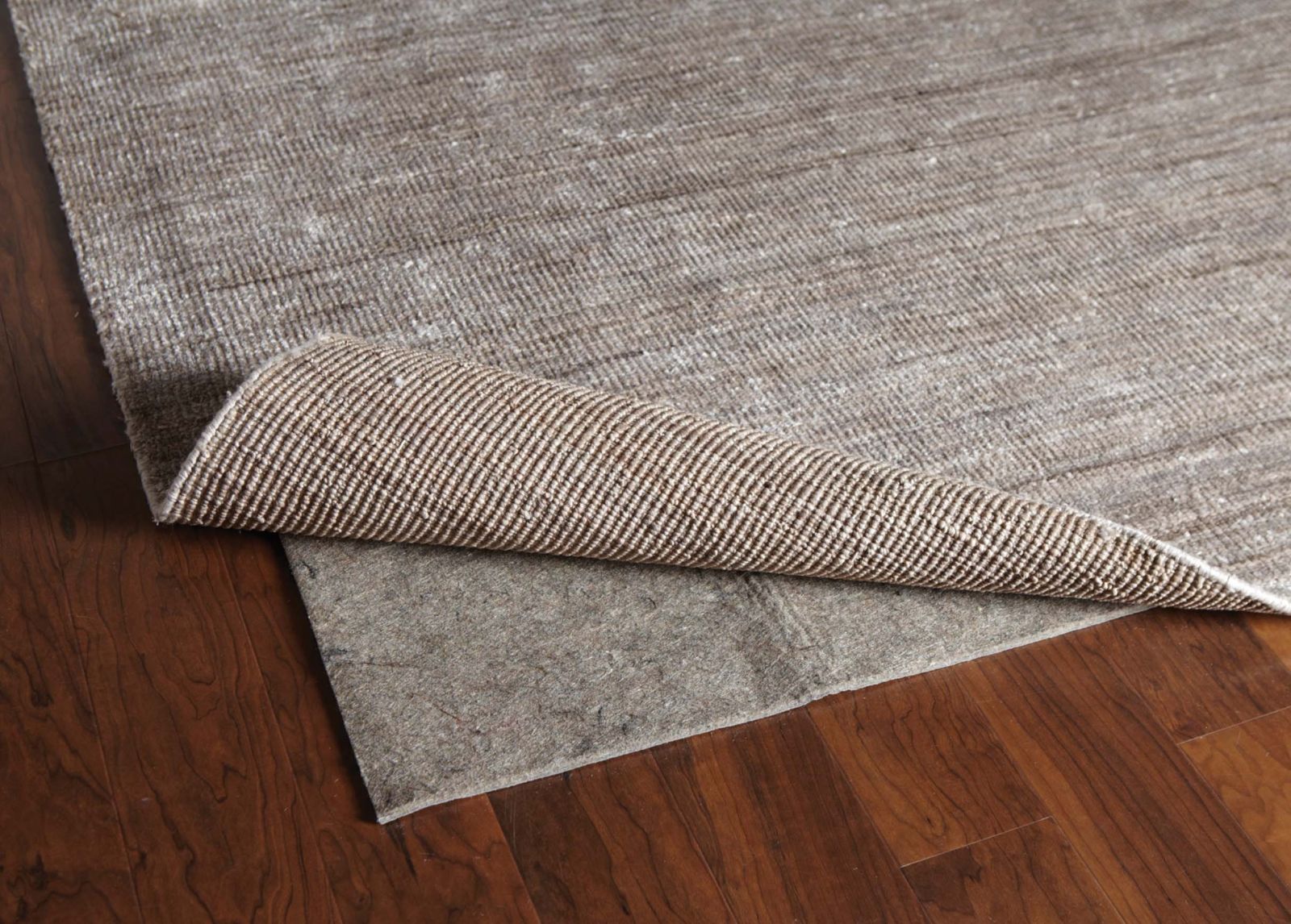 Укладка ковролина на деревянный пол.