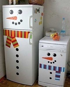 Как украсить старый холодильник