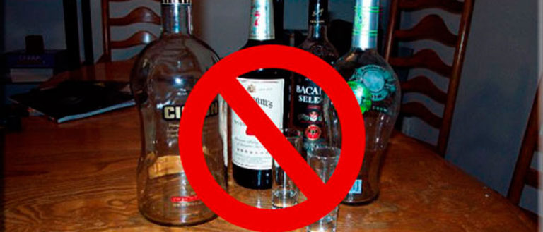 Почему нельзя оставлять пустые бутылки на столе