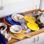 Почему нельзя оставлять грязную посуду на ночь