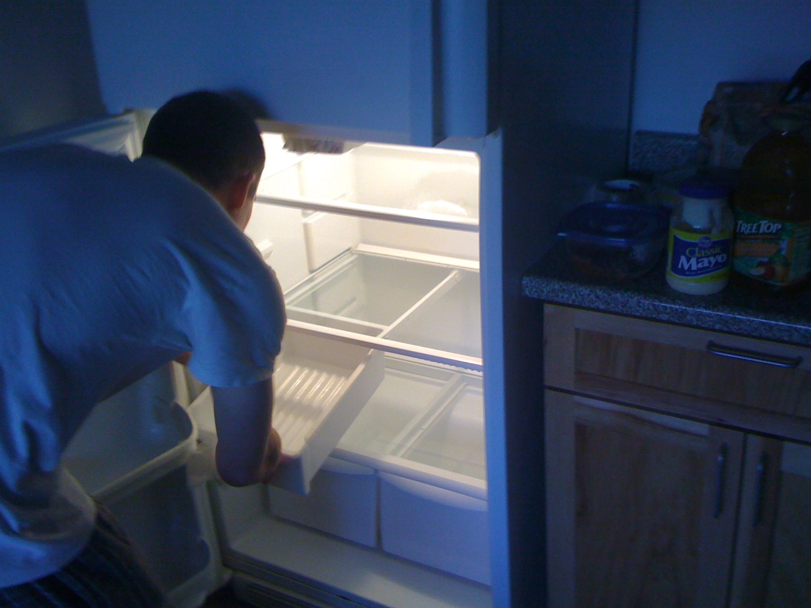 Открытый холодильник