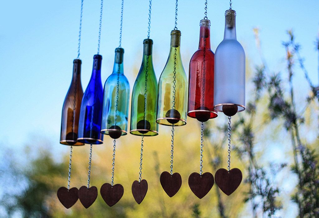 Декор из стеклянных бутылок своими руками: 8 идей, как использовать бутылки в интерьере