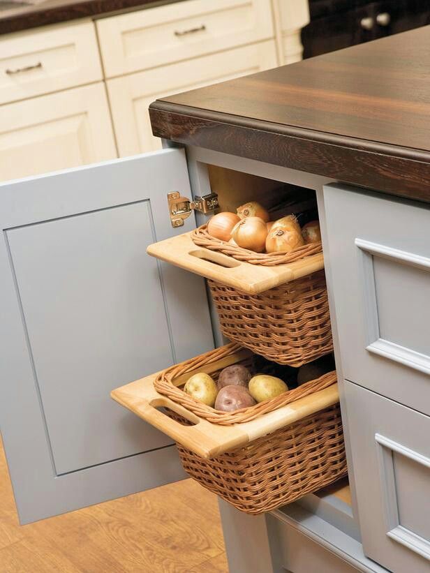 Хранение картофеля в шкафчике на кухне