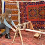 Почему древние ковры очень долго держат краску