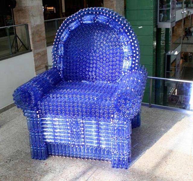 Кресло из пластиковых бутылок
